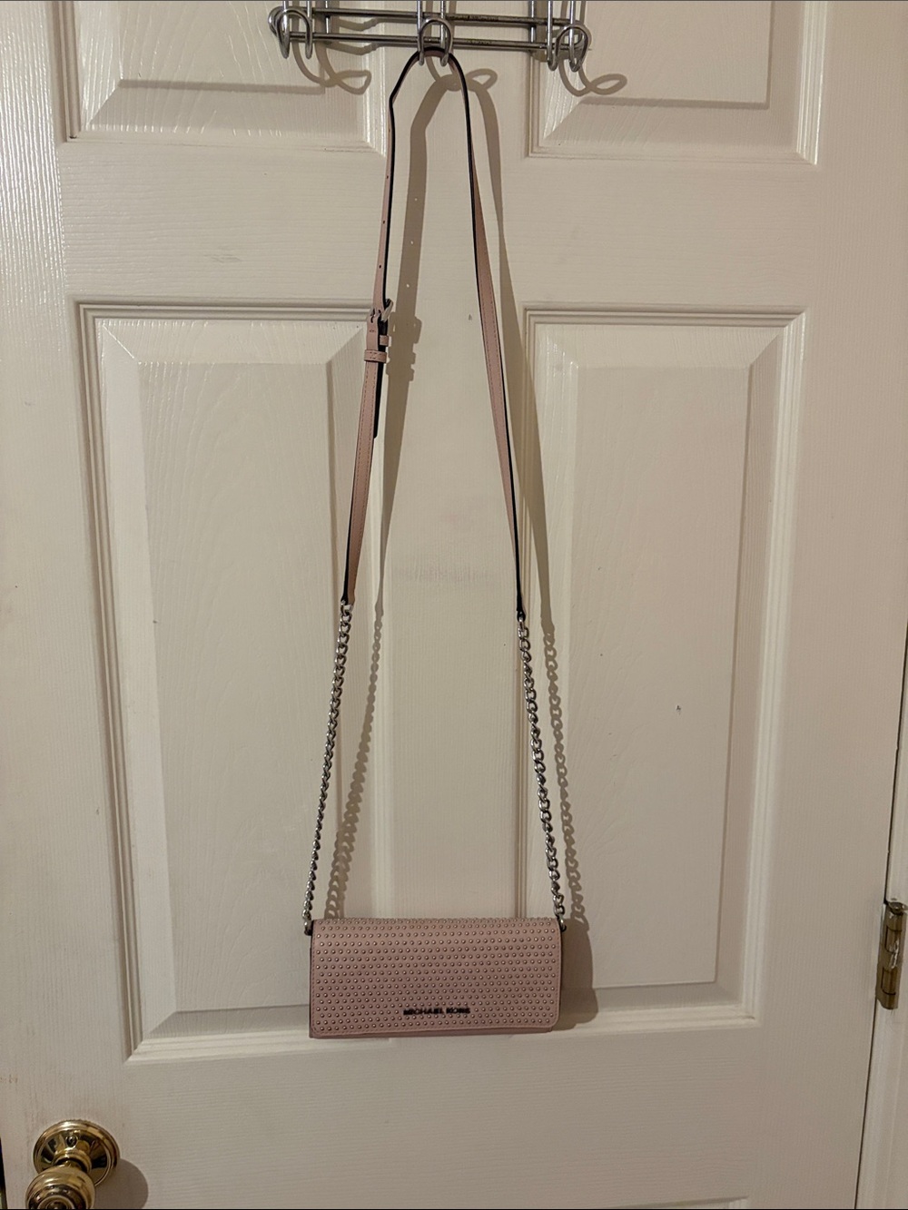 MK Blush Pink Lthr Crossbody Wallet with Chain Strap. Used once. Exc. condition